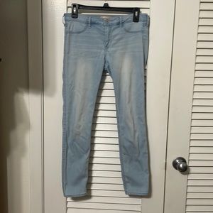 Hollister 7S light wash jean legging. Great condition.